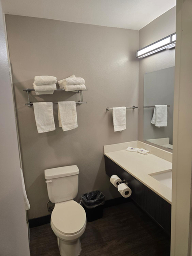 Bathroom 5, モーテル 6 ロサンゼルス カリフォルニア - ダウンタウン, Los Angeles