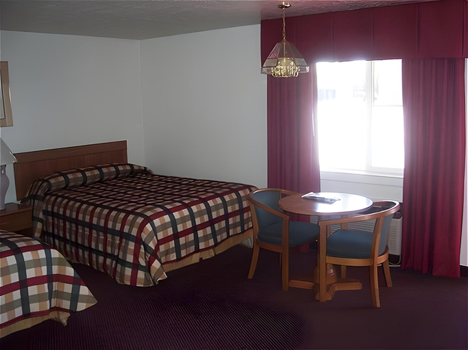 Bedroom 3, Red Carpet Inn Medford, Jackson