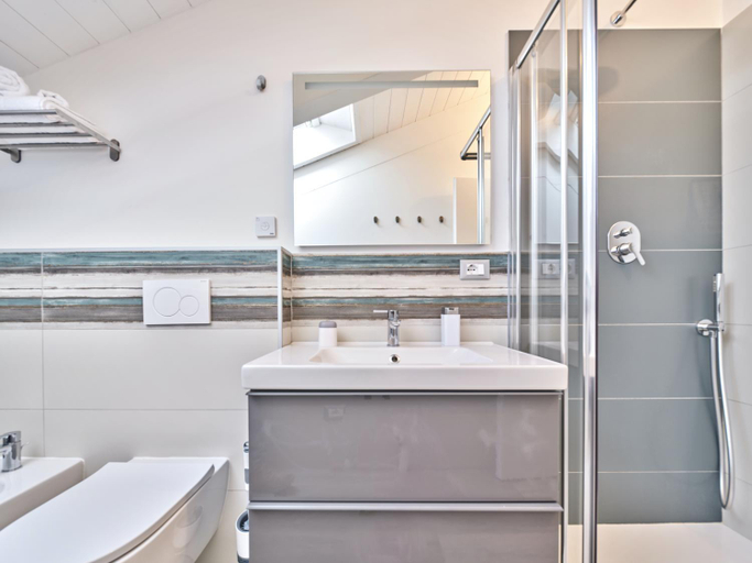 Bathroom 2, Sotto il Cielo, Savona