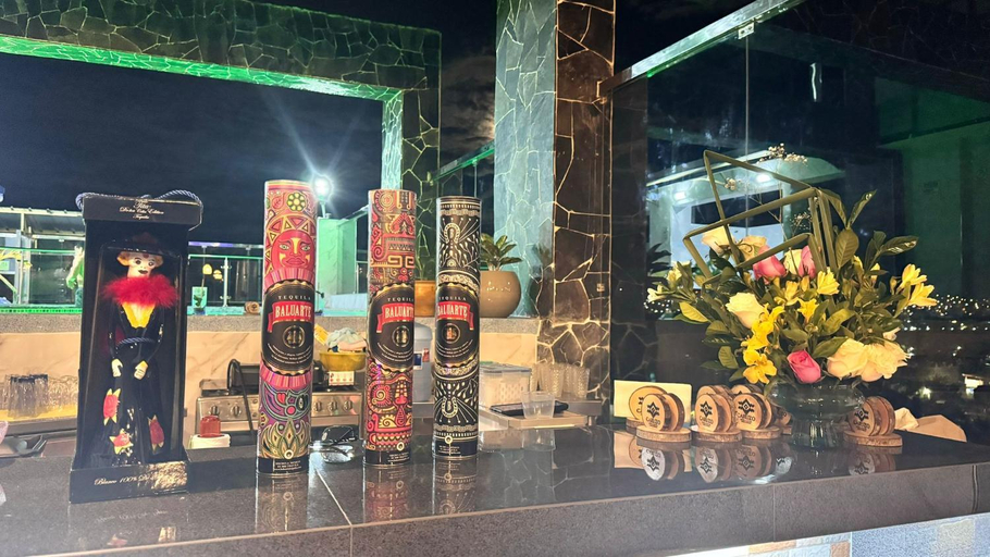 Food & Drinks 4, Caruzo Hotel and suites, Leoncio Prado
