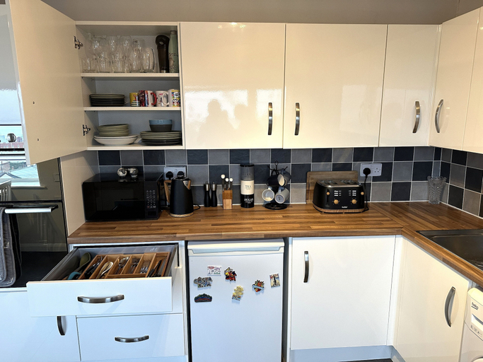 Others 5, Bright Seaside Apartment With Stunning River Views, Wirral