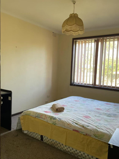 Bedroom 5, a 别墅大床间毗邻公园和公交车站, Whittlesea - South-East