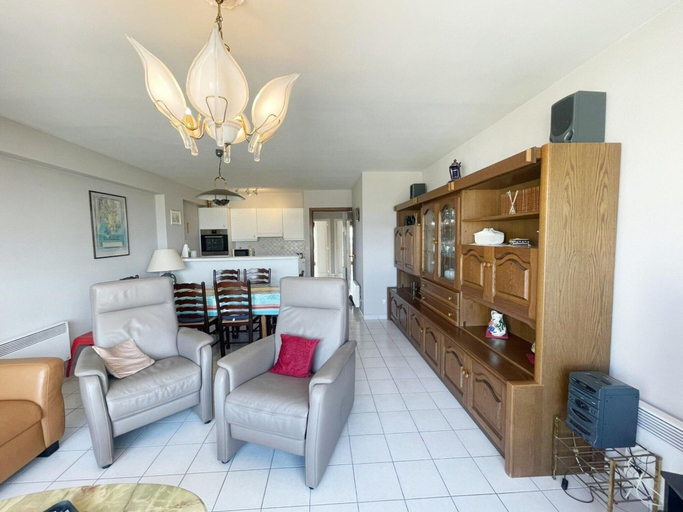 Living room 2, Apartment Near Epernay Square, West-Vlaanderen