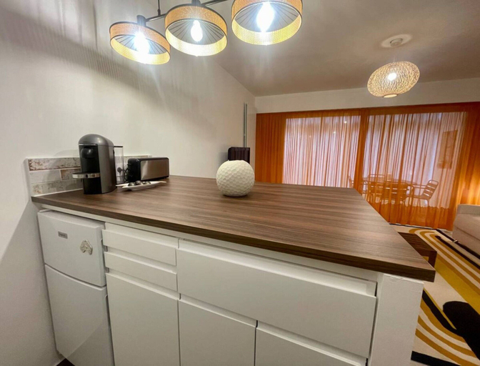 Private kitchen 2, Studio in Antibes Near La Salis Beach, Alpes-Maritimes