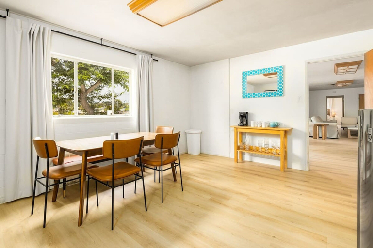 Room 2, Spacious 2 Bed in Carlsbad, San Diego