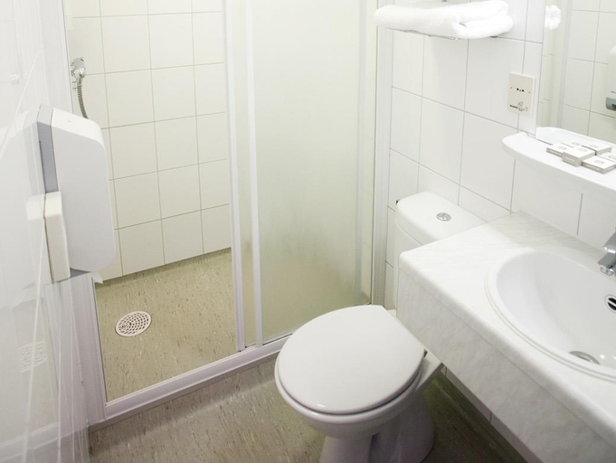 Bathroom 4, Fletcher Hotel-Restaurant De Korenbeurs, Drimmelen