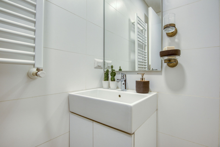 Bathroom 3, RedRock Faqra - Mountain Getaway Residences W Pool & Balconies, Kasrouane