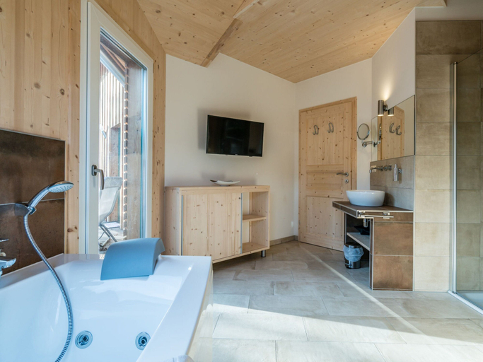 Bathroom 4, Attractive Chalet With Whirlpool, Murau