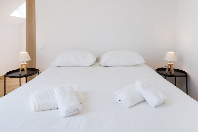 Room 3, Apartment in Porspoder Near Plage du Bourg, Finistère