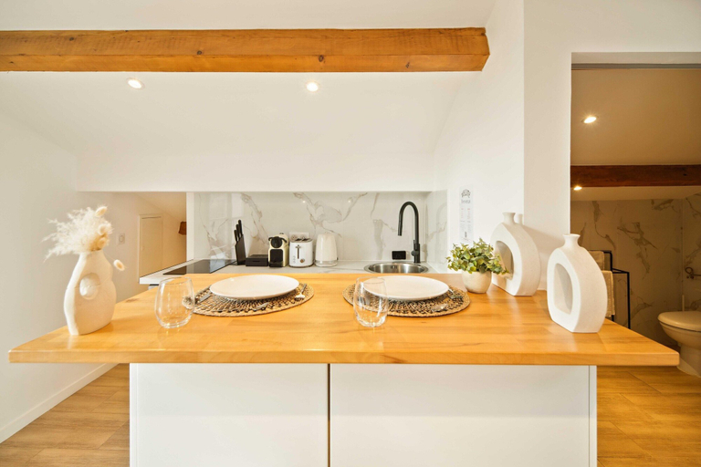 Private kitchen 2, Bright Apartment - AC- 2P - Center of St Tropez, Var