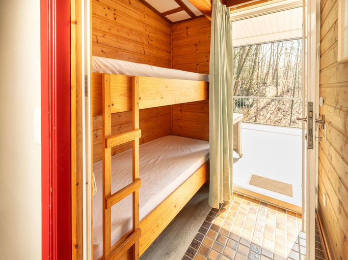 Room 5, Holiday Home in Lanklaar Near Forest Trails, Limburg