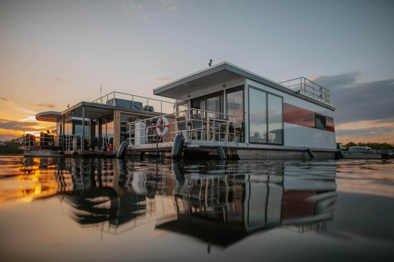 Primary image, Havel River Houseboat, Oberhavel
