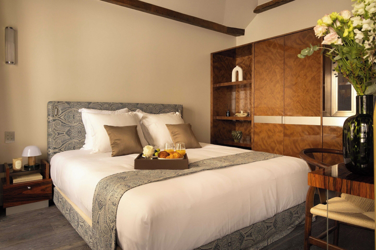 Room 4, Palais Bourbon Hotel - Suite 25 - 3P - Invalides, Paris