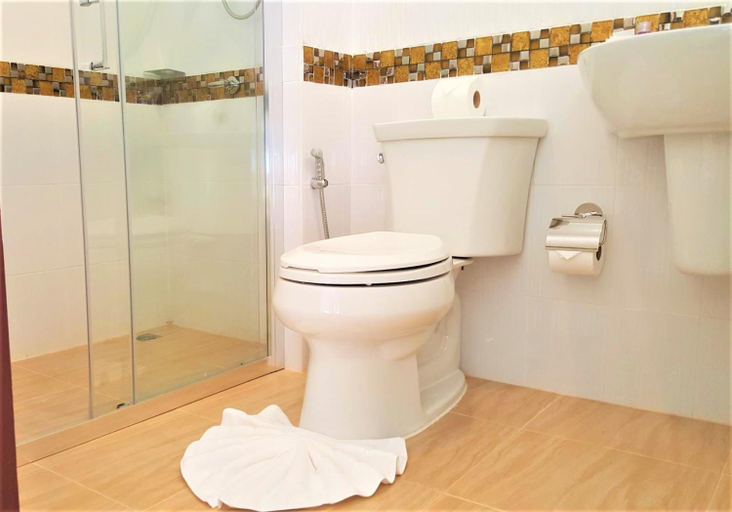Bathroom 4, BS Airport at Phuket, Phuket Island