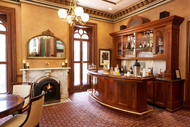 Food & Drinks, Mansion Hill Inn, Dane