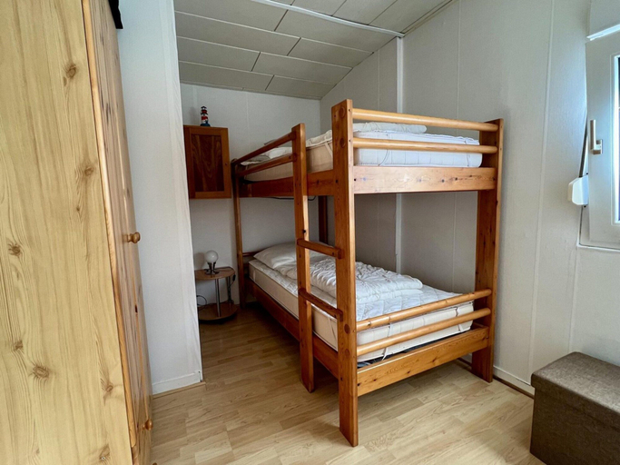 Room 3, Spacious Bungalow With Garden in Park Eureka, Zijpe