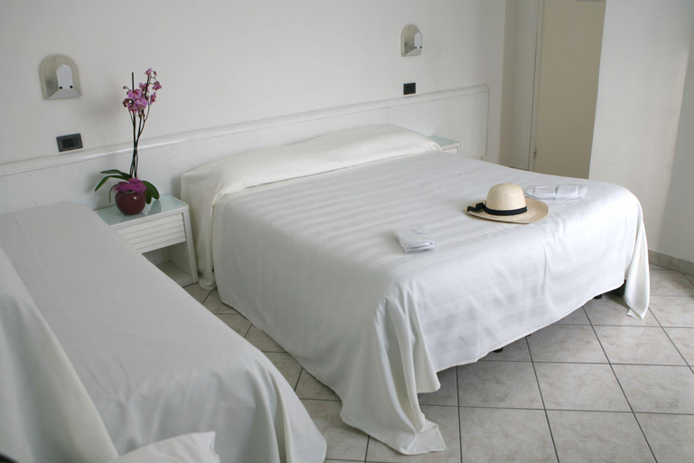 Bedroom 2, Hotel Sole, Rimini