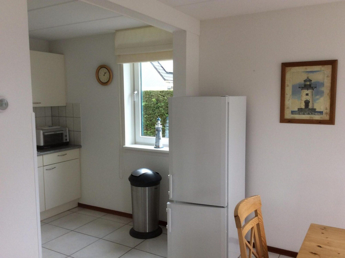 Private kitchen 3, Bungalow for 6 People Near Beach, Zijpe