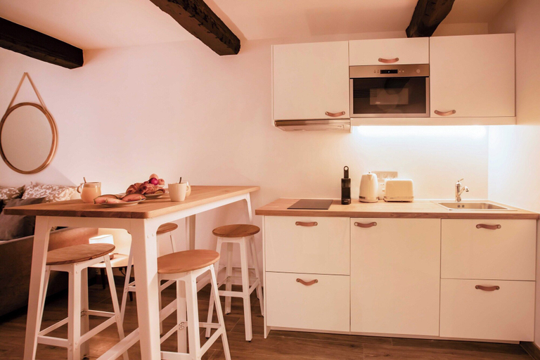 Private kitchen, Chic Studio - 2P - in the Heart of Saint-tropez, Var