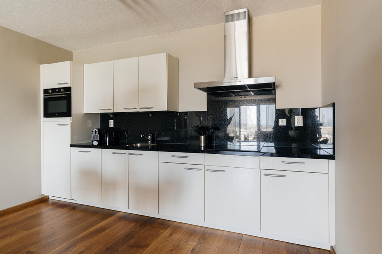 Private kitchen, Lovely apartment by the beach, Den Haag