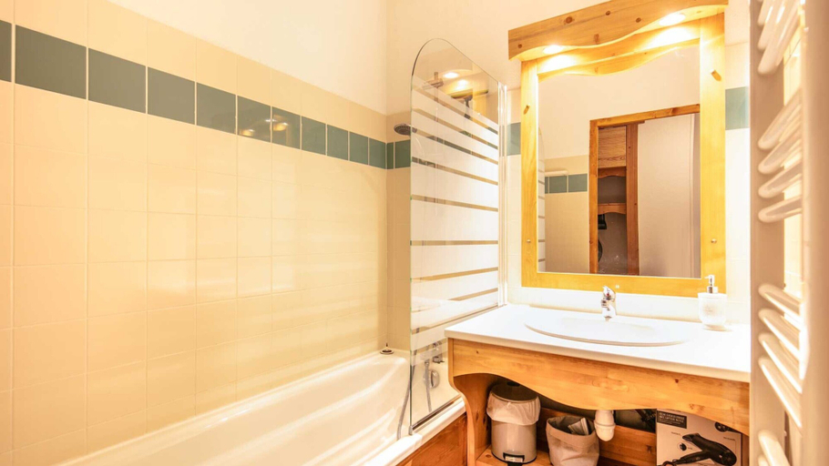 Bathroom, Apartment for 6 in Chamrousse, Isère