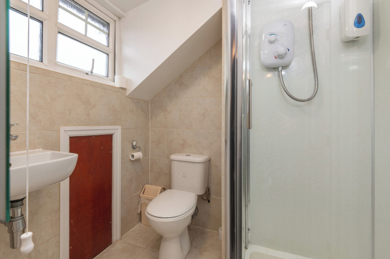 Bathroom 5, Ascot Grange Hotel & Apartments, Leeds