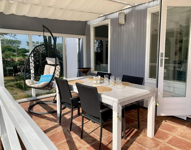 Balcony 5, Coastal Hideaway Bungalow With Garden, Zijpe