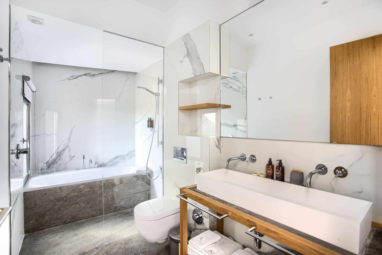 Bathroom, Retiros Los Agustinos, Cádiz