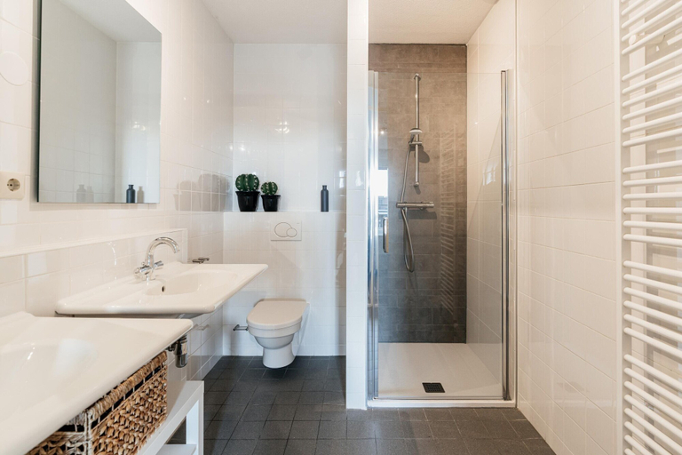 Bathroom 4, Seaside Comfort, Scheveningen, The Hague