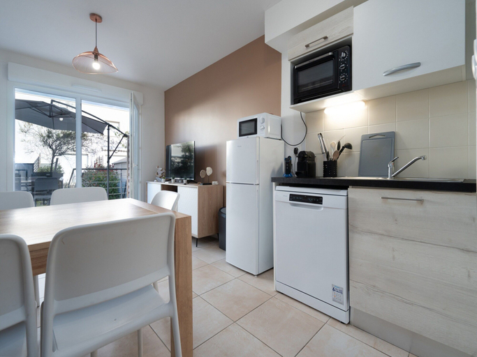 Private kitchen 2, Family Retreat by Serignan Sea, Hérault