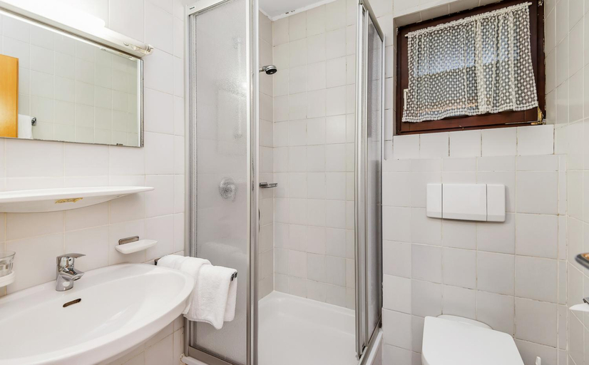Bathroom, Heart Hotel Sylvia, Landeck