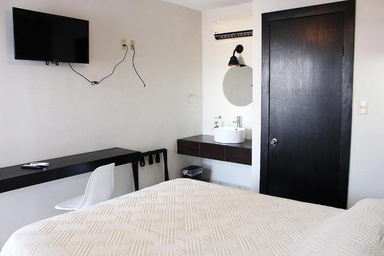 Others 2, Hotel Magnolia, Altamira