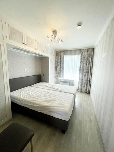 Room 2, 2-bedroom Apartment, by the Coast, West-Vlaanderen