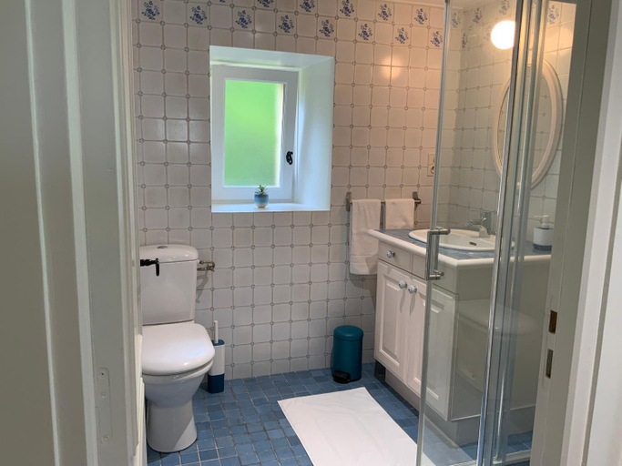 Bathroom 2, Chateau d'Argentonesse, Dordogne