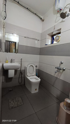 Bathroom 3, Aroma Serviced Villa, Ernakulam