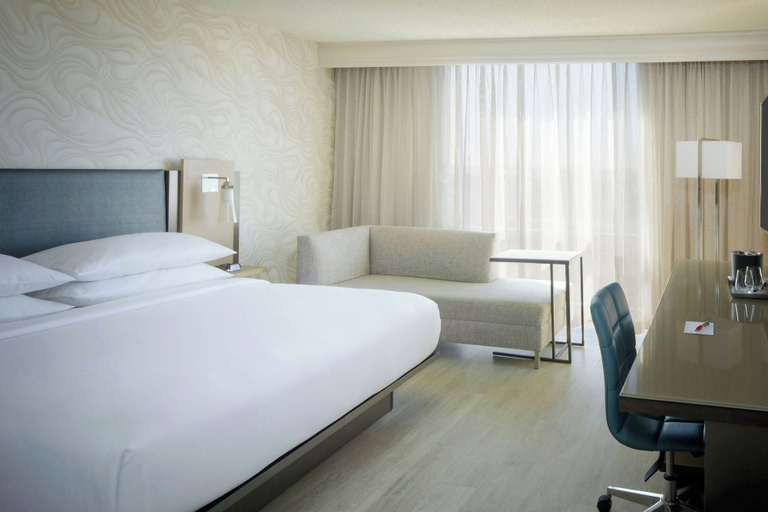 Bedroom 4, Miami Airport Marriott, Miami-Dade
