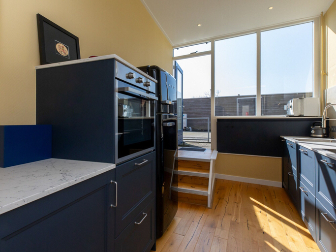 Private kitchen 3, Apartment in Vlissingen Near the Beach, Vlissingen