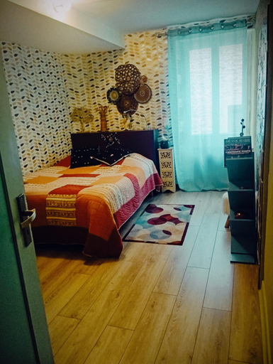 Bedroom, Chambre dans maison mosaiquee, Indre