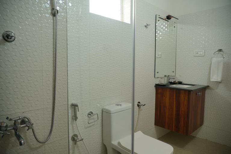 Bathroom 3, Alfred Place, Ernakulam
