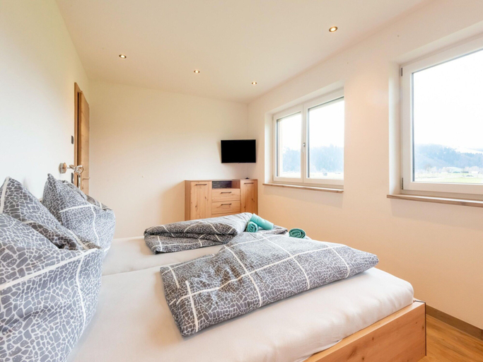 Room 2, Apartment in Piesendorf Near Ski Slopes, Zell am See