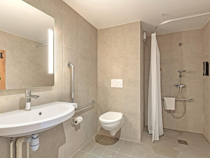 Bathroom 4, B&B Hotel Brest Porte De Gouesnou, Finistère
