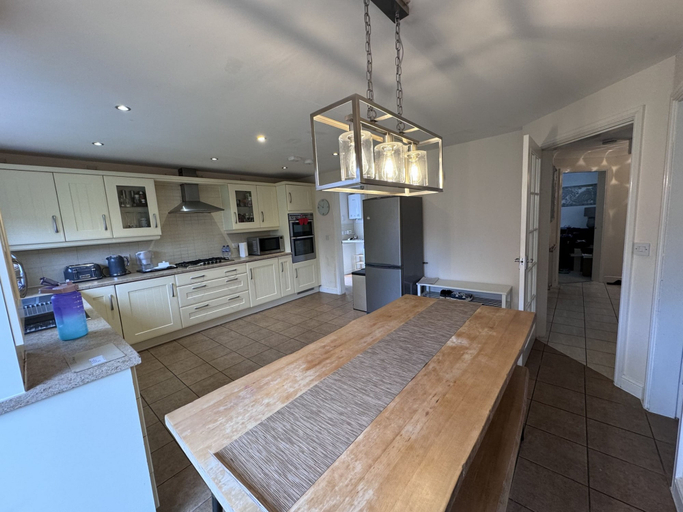 Private kitchen 2, Spacious 4Bd House With Character In Coventry, Warwickshire