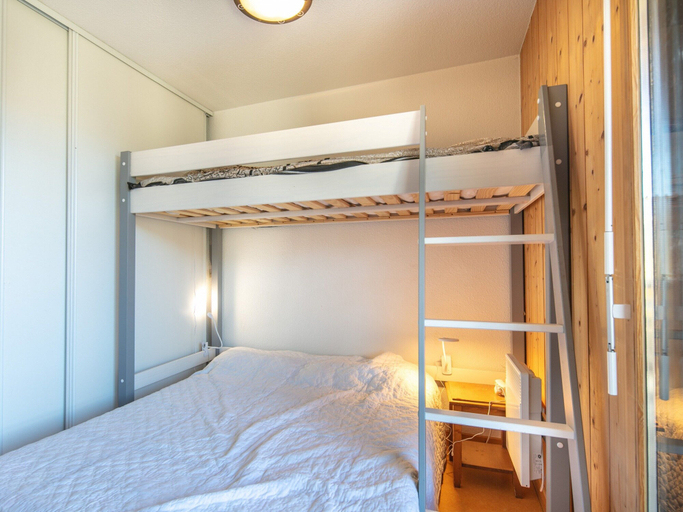 Room, Apartment in Saint-sorlin With Mountain View, Savoie