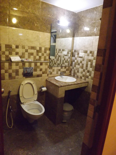 Bathroom 4, The Majestic Crown Hotel, The Nilgiris