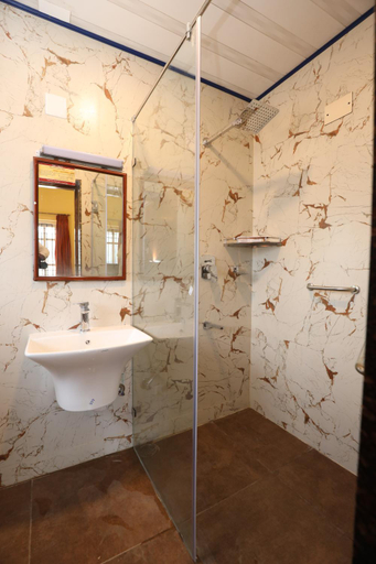 Bathroom 4, Hotel Silver Oak, The Nilgiris