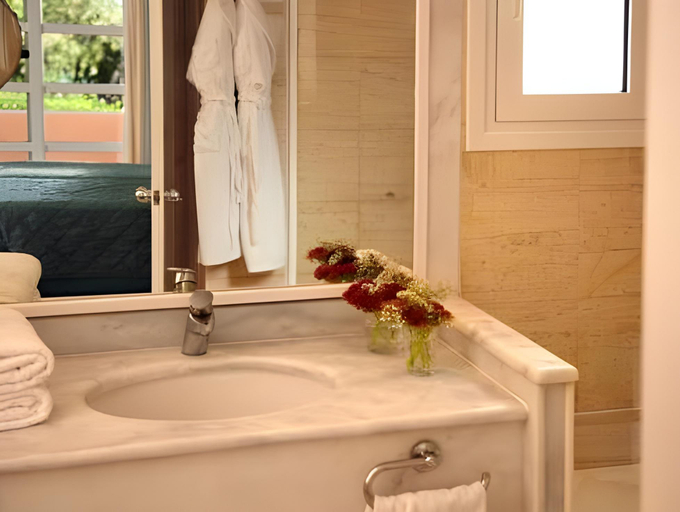 Bathroom 5, Neptune Hotel-Resort, Convention Centre & Spa, South Aegean