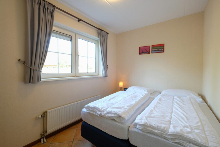 Room 3, 6-person Holiday Villa With Garden, Zijpe