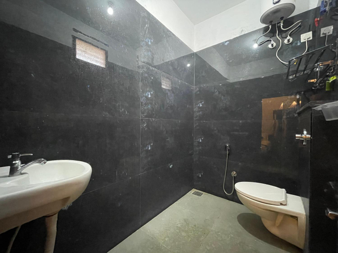 Bathroom 3, Lax Residency, White Town, Puducherry