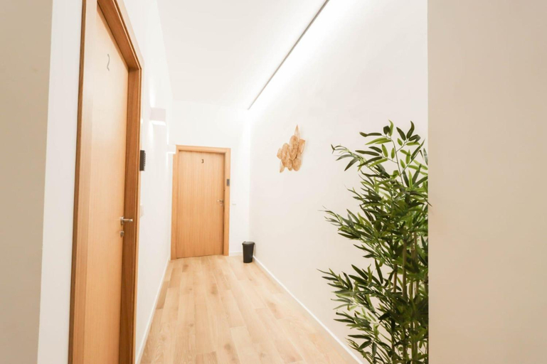 Others 5, Roca 26, Valencia