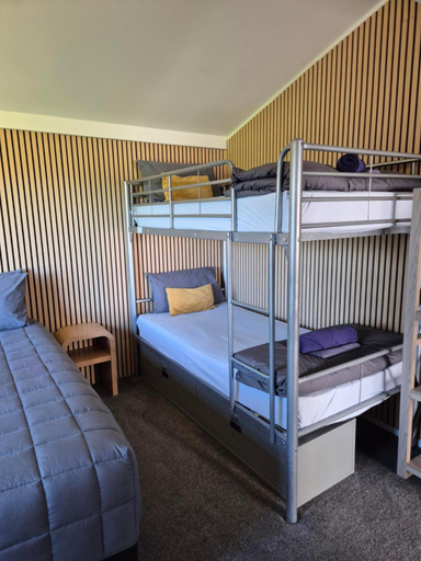 Bedroom 2, Tidewater Motel & Tourist Park, Thames-Coromandel